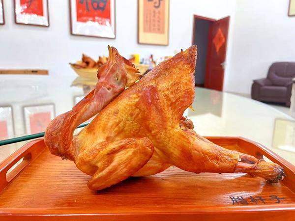 人心——平度古岘腊杆子烤鸡飘香齐鲁CQ9电子版入口千年烽火味 五代匠(图2)